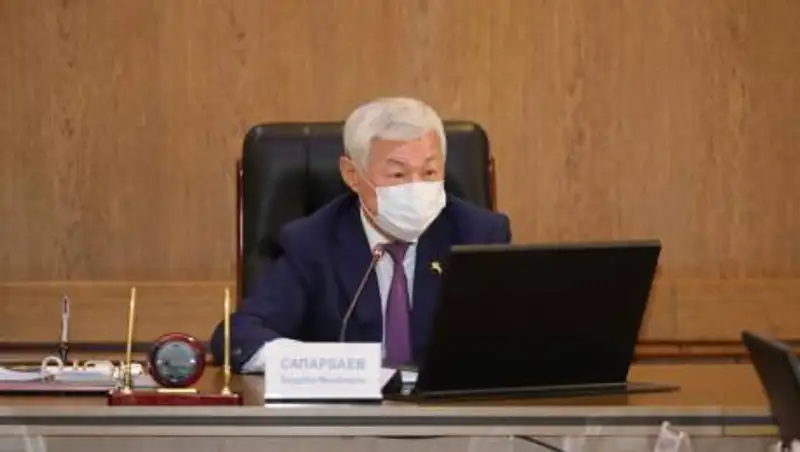 Бердибек Сапарбаев встретился с председателем Нацкомиссии по делам женщин