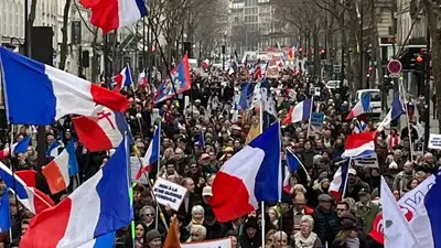 Выйдем скорее из НАТО: во Франции прошла акция с участием нескольких тысяч человек, фото - Новости Zakon.kz от 13.02.2023 02:10