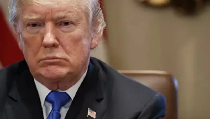 Трамп спрогнозировал пик смертности из-за коронавируса в США