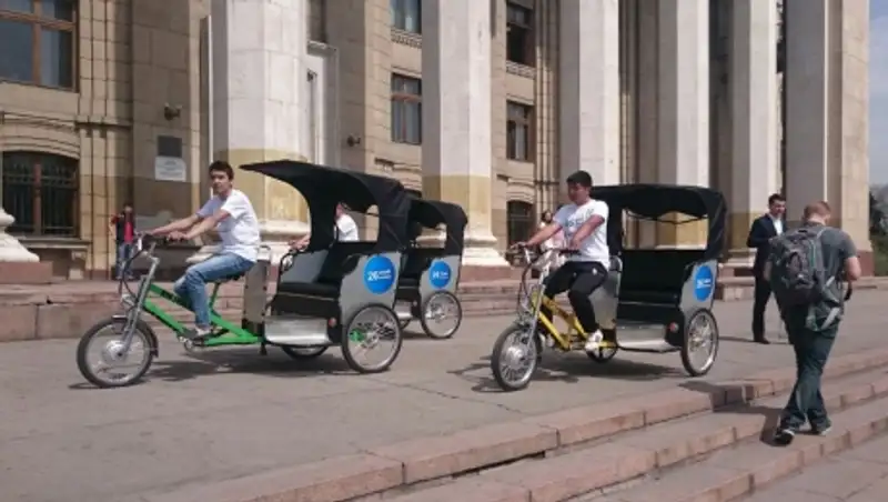 В Алматы начали курсировать велорикши