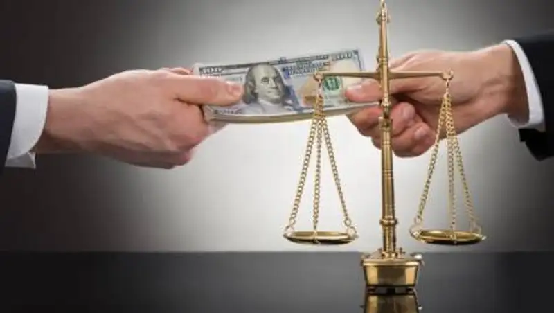 Алматинского судью подозревают в мошенничестве