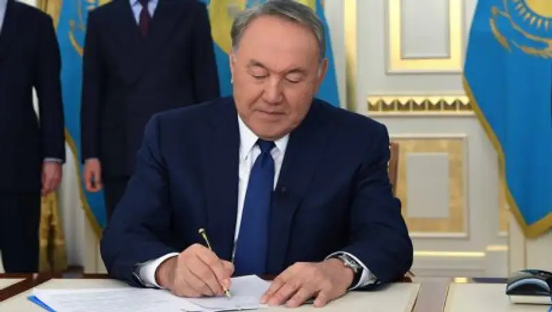 Президент внес изменения и дополнения в реестр должностей госслужащих