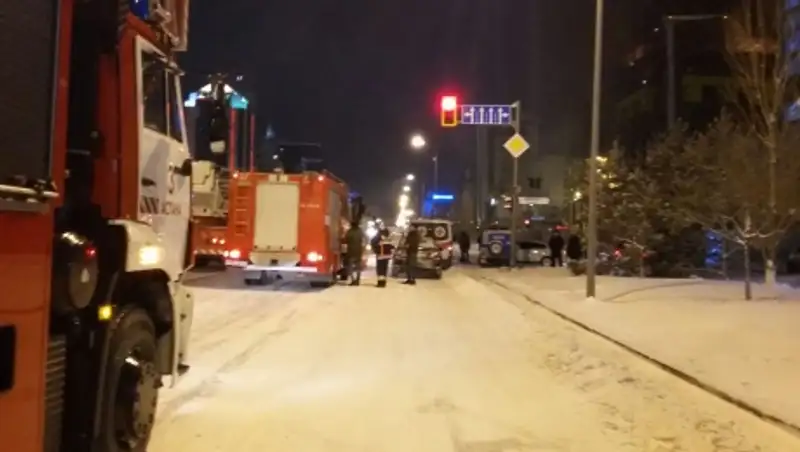 Для оценки ситуации при пожаре на "Абу Даби Плаза" задействован вертолет