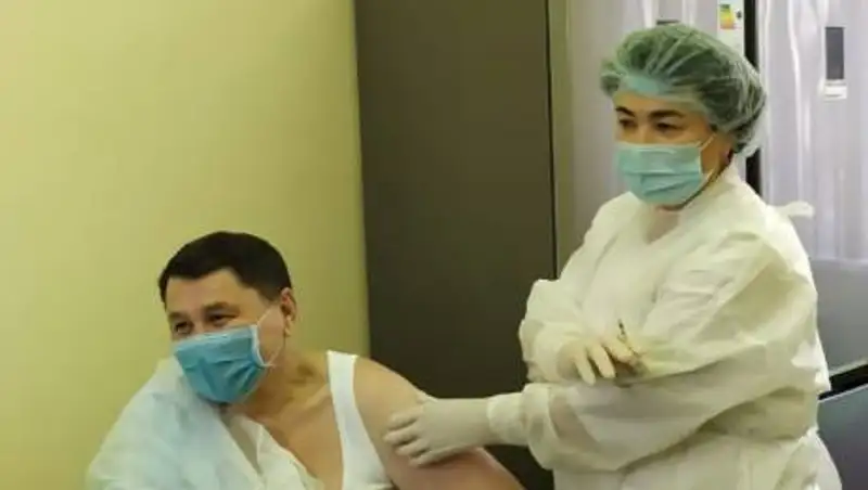 Я не хочу ждать. Почему Бекшин привился российской вакциной