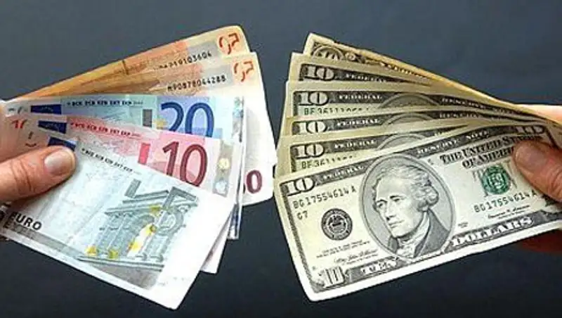 Казахстанцы обменяли почти 500 млрд тенге в августе