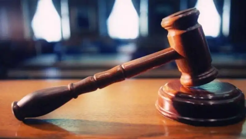 Инспектор в Южном Казахстане вымогал деньги с родителей осужденного