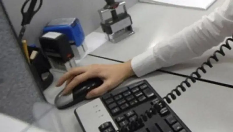 В ЗКО кассир почты похитила зарплату учителей