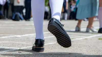 Стоявшая возле школы в три часа ночи девочка напугала астанчан, фото - Новости Zakon.kz от 04.02.2023 14:19