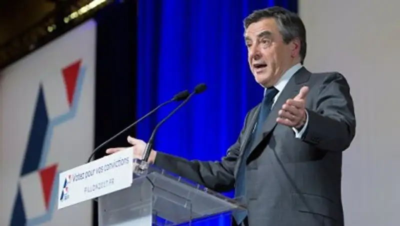 Кандидата в президенты Франции Фийона обвинили в растрате госсредств