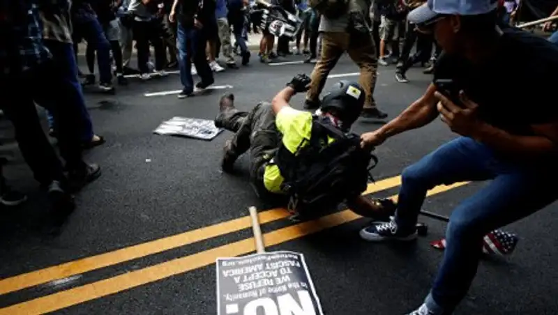 В Виргинии арестовали трех человек из-за беспорядков в Шарлоттсвилле