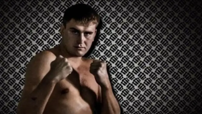 Антон Пинчук победил Эмира Ахматовича в бою APB 