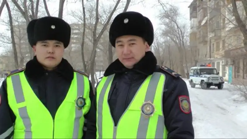 В Павлодаре полицейские спасли несколько человек от пожара