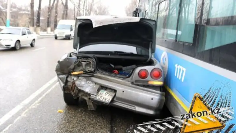 Еще два ДТП с участием общественного транспорта произошли в Алматы