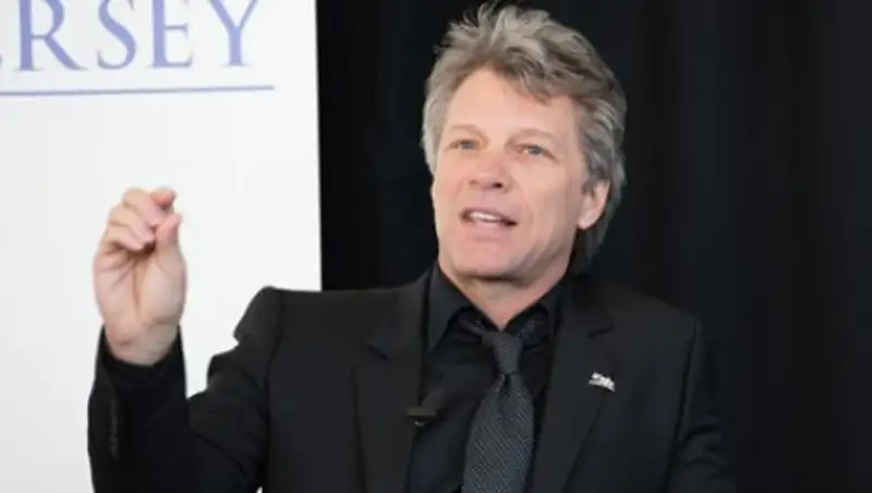 Бон Джови поддержал семьи погибших в Нью-Йорке полицейских