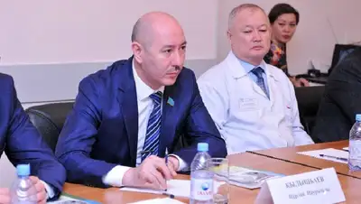 Парламент, сенат, депутат, уход, фото - Новости Zakon.kz от 30.12.2021 10:33