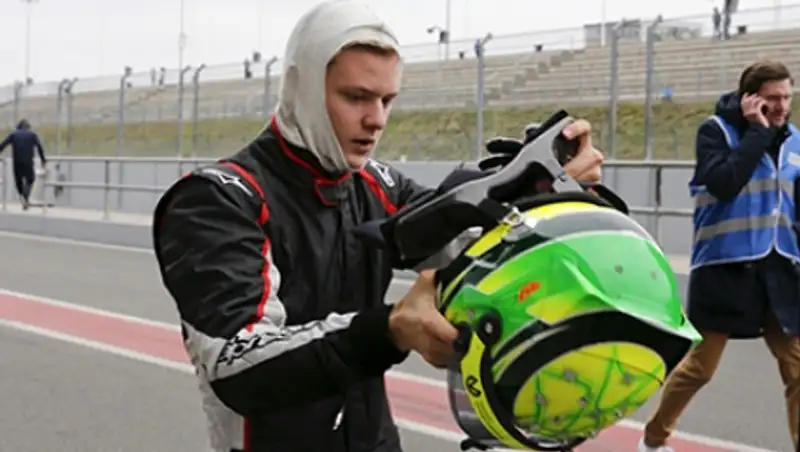 16-летний сын Шумахера дебютировал в автогонках