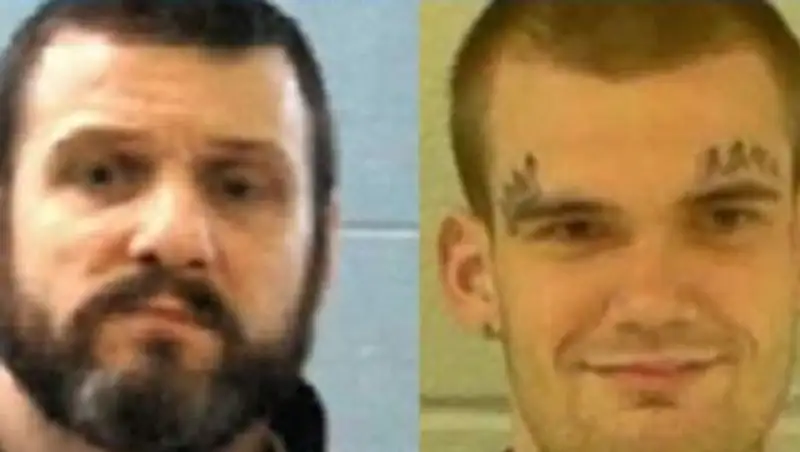 В США двое заключенных убили охранников и сбежали из тюремного автобуса