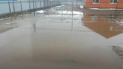 В Аулиеколе часть новых домов погорельцев осталась под водой, фото - Новости Zakon.kz от 02.11.2022 14:06