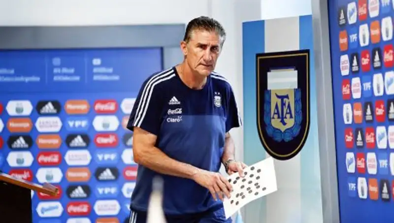 Главный тренер сборной Аргентины по футболу Бауса отправлен в отставку