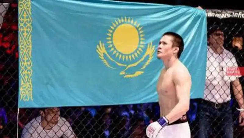 Российский боец ударил казахстанца Жумагулова на взвешивании перед боем Fight Nights