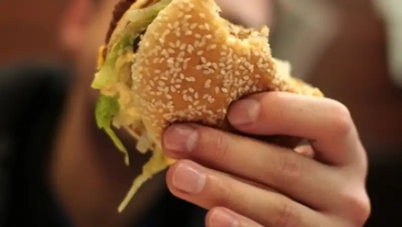 В России фастфуд предложили обложить налогом на мусор