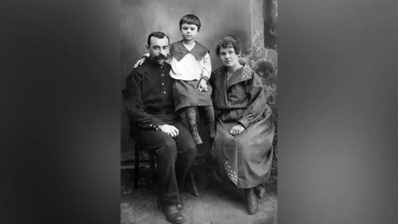 семья, фото - Новости Zakon.kz от 09.05.2023 17:49
