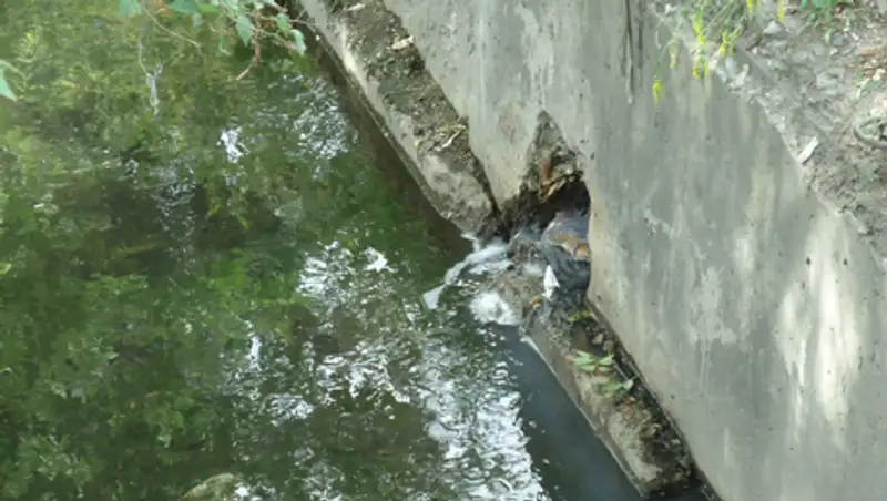 В Алматы из русел рек выловили более 160 кубометров мусора