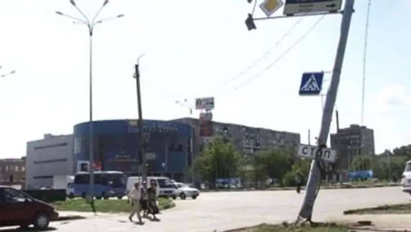 В центре Темиртау автомобиль «BMW-525» врезался в световую опору, водитель погиб