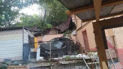 Алматинская область, Боралдай, ДТП, BMW, дом, ДП, фото - Новости Zakon.kz от 25.05.2022 14:52