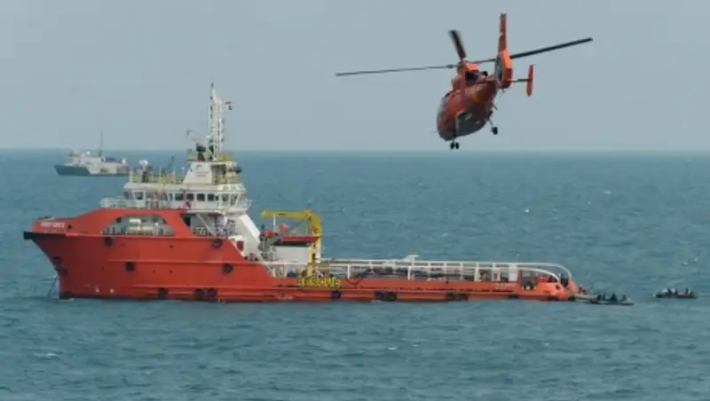 Спасатели подняли со дна Яванского моря хвостовую часть самолета AirAsia