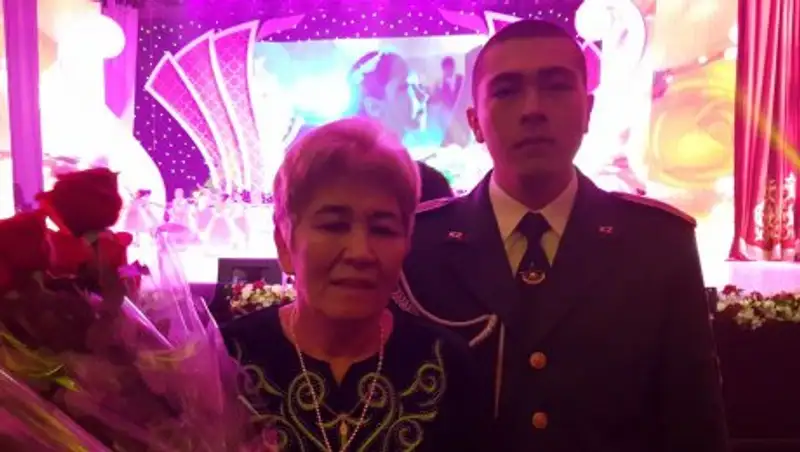 Незабываемый подарок к 8 марта сделал Бердыбек Сапарбаев матери актюбинского военнослужащего