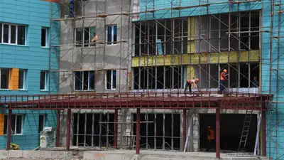 Депутат указал на перекосы при строительстве школ в столице, фото - Новости Zakon.kz от 15.11.2022 18:25