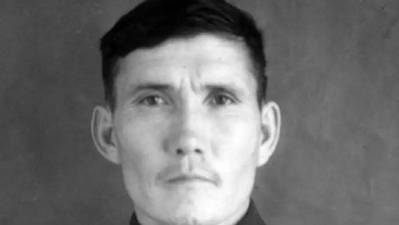 Наш отец Жакупбаев Зейнолла один из многих, кто рвался на фронт и ушел, достигнув 18 лет