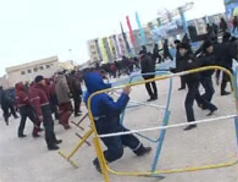 В массовых беспорядках в Жанаозене погибло 14 человек (фото)