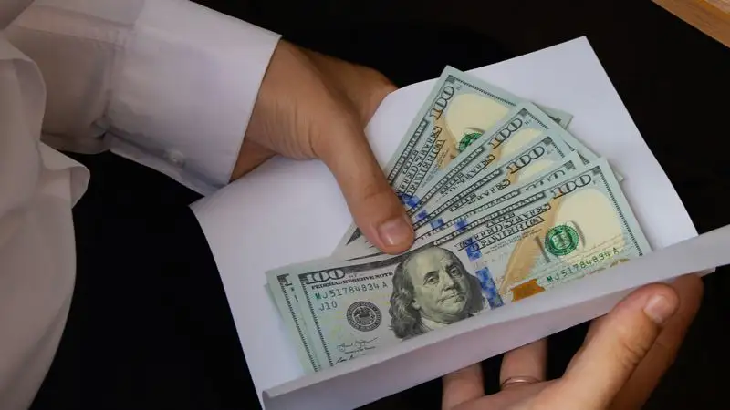 Антикор: Бизнесмена подстрекали дать взятку в 1 млн долларов