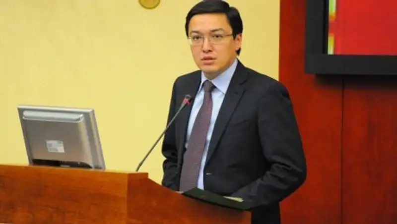 Ситуацию с рублем и тенге прокомментировал Акишев