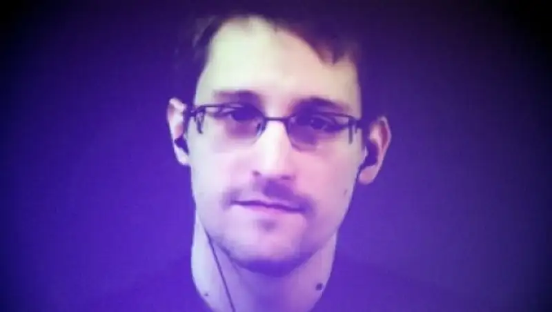 Сноуден: после терактов 11 сентября 2001г США проводят оторванную от реальности политику