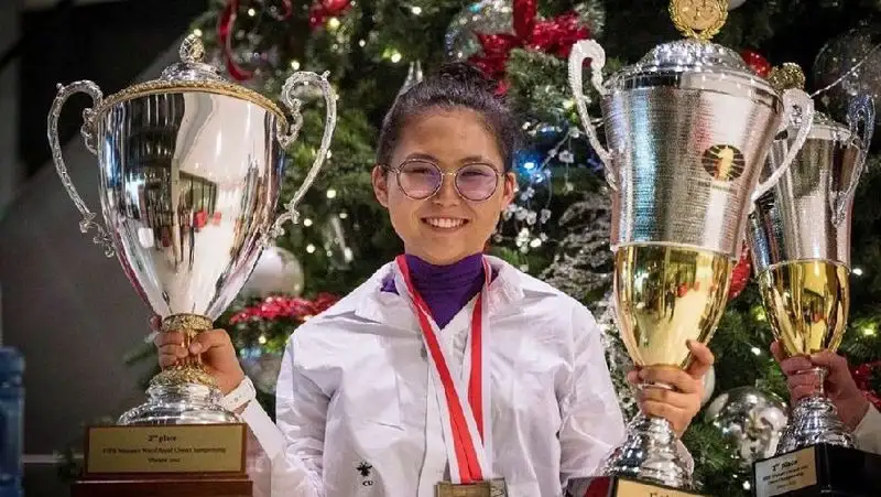 Появилось видео награждения чемпионки мира 2021 года Бибисары Асаубаевой