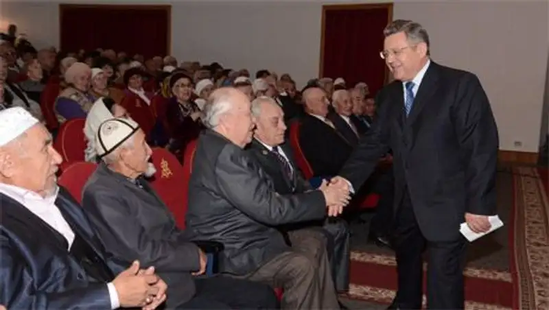 Глава Акмолинской области поздравил жителей с праздником Днем пожилых