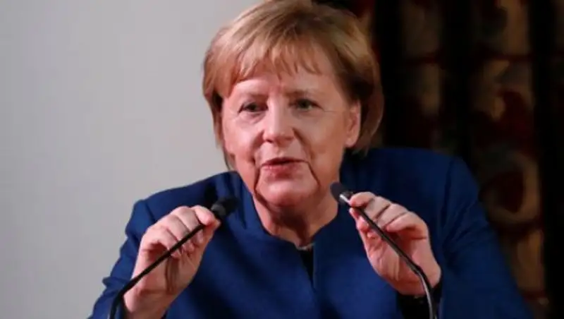 Меркель объяснила свой уход