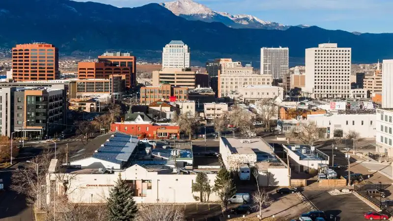 Пять человек погибли и 18 пострадали при стрельбе в ночном клубе США