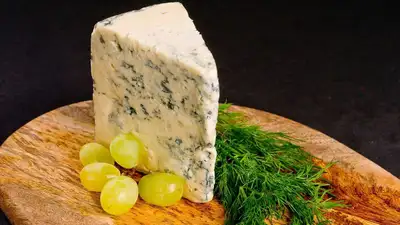 Специалисты рассказали, как выбрать сыр с плесенью