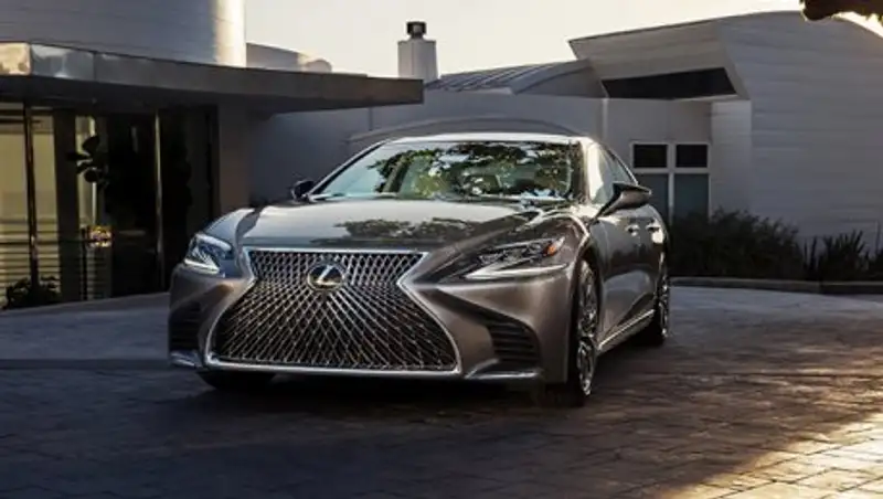 Новый Lexus LS стал гибридом