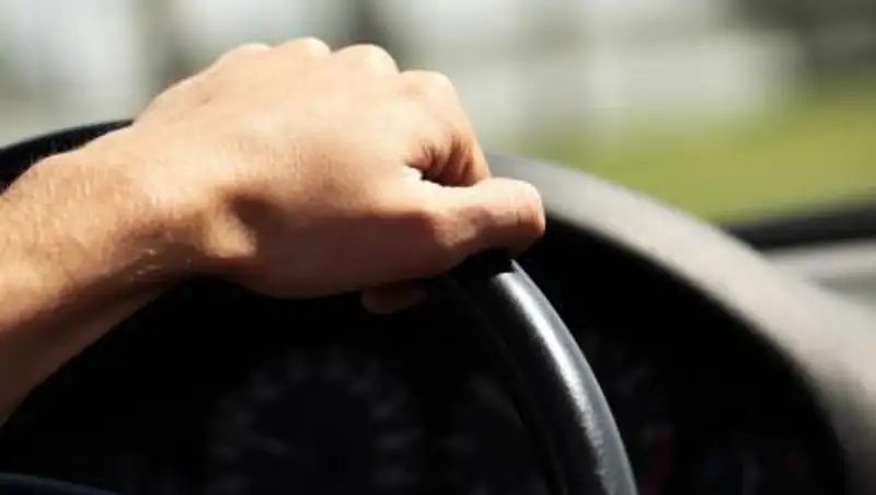 Несовершеннолетний на угнанном авто сбил девушку в Шымкенте