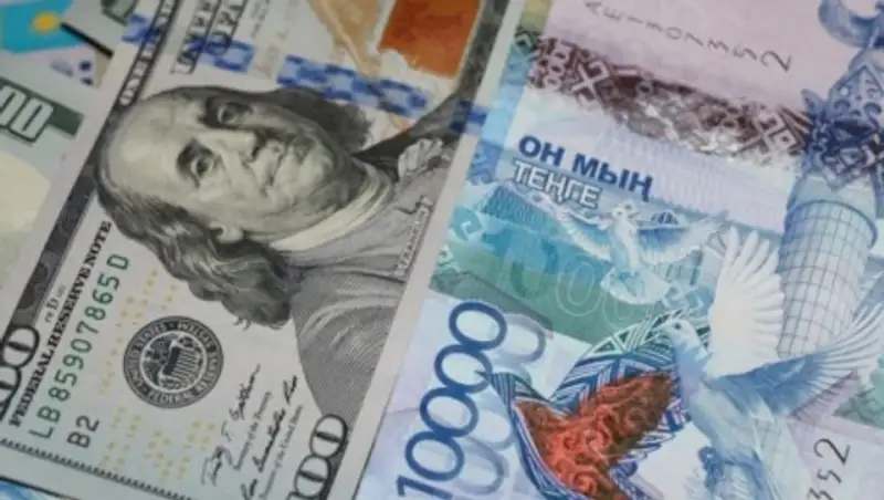 По итогам торгов курс доллара составил 307,08 тенге