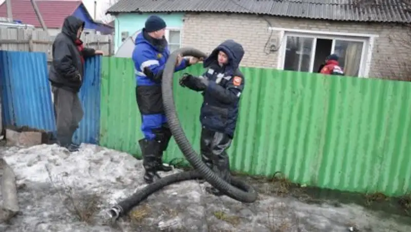 В Акмолинской области из-за угрозы подтопления эвакуировали село