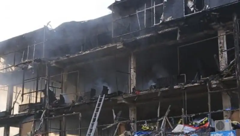 Крупный пожар уничтожил более 1000 квадратных метров торговый дом в Талдыкоргане