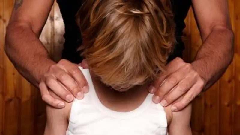 Несовершеннолетнего мальчика насиловали в бане