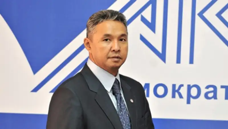 А.Перуашев предложил передать Правительству управление ЕНПФ 