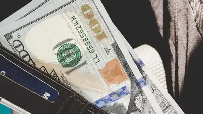 из аэропорта Алматы пытались вывезти незадекларированную валюту, фото - Новости Zakon.kz от 17.06.2022 10:21